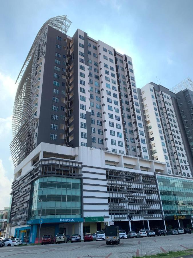 Manhattan One Piece By Nest At Austin Heights Apartemen